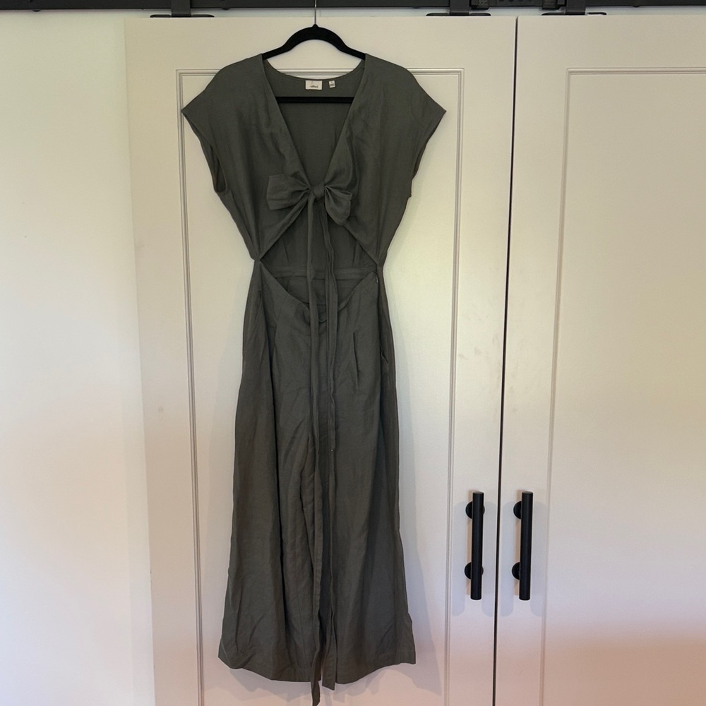 Chic Aritzia linen Jumpsuit in Green-Gray
